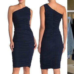 Gorgeous one shoulder dress 🌟